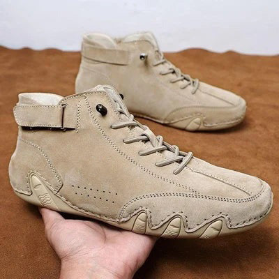📢📢50%Rabatt!!!🎉✨Italienische hohe Stiefel aus Wildleder mit Klettverschluss – Maskuliner Charme, lässiger Chic & hochwertige Verarbeitung – Perfekt für Alltag, Freizeit & coole Auftritte – Jetzt -50%!