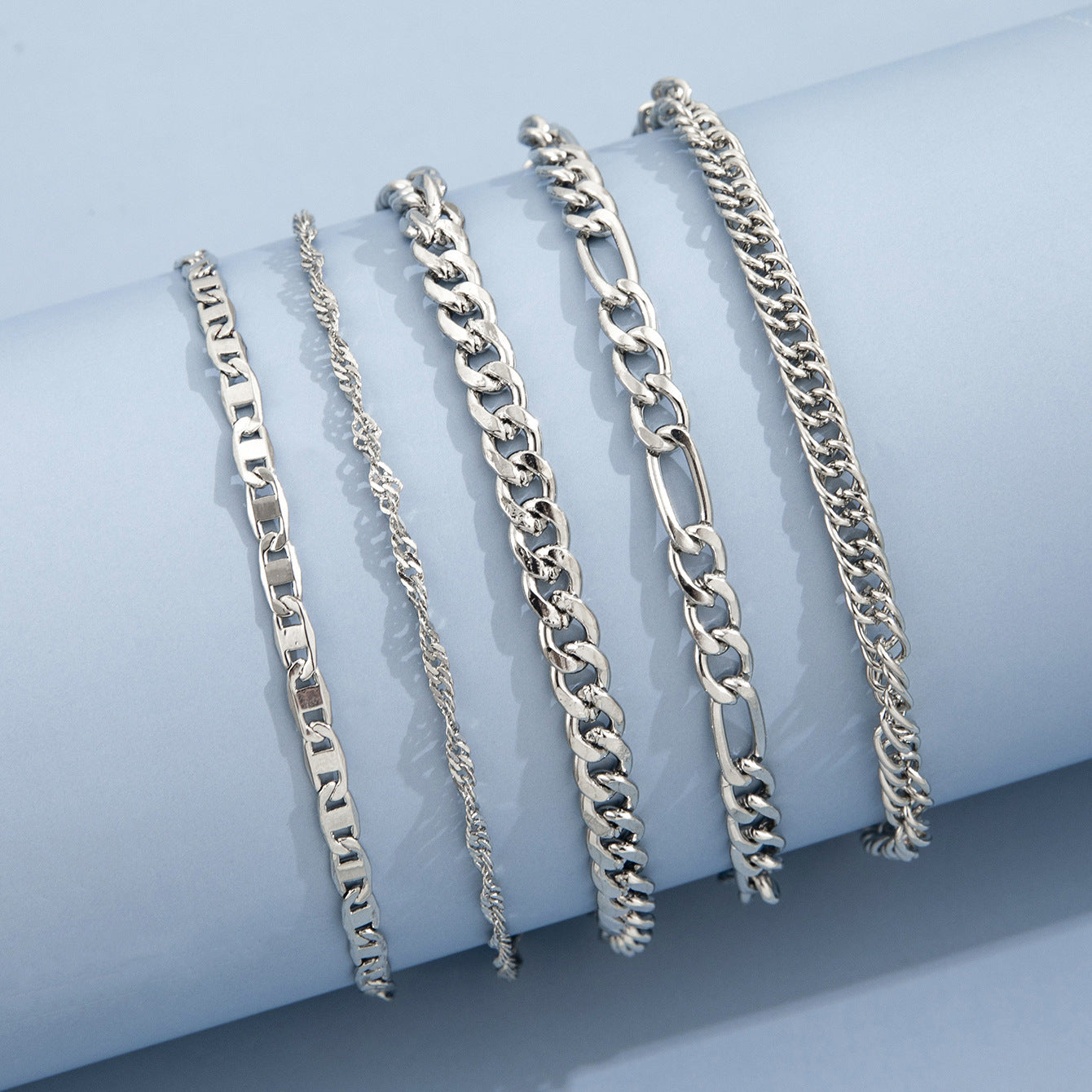 5-teiliges Set aus dicken und dünnen Armbändern und Fußkettchen