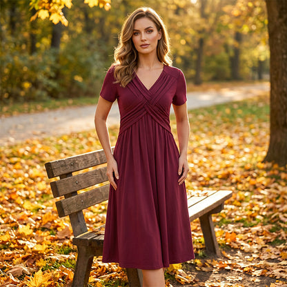 ✨ Kleid mit V-Ausschnitt & Cross-Front Design – leichter, fließender Stoff mit Falten – figurschmeichelnd & knitterarm