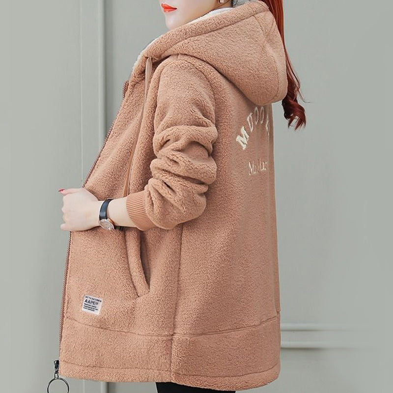 📢📢HEISSER VERKAUF – 49% RABATT!!! 🎉✨ Winter Gift – Damen Wintermantel aus dicker, warmer Kunstlammwolle