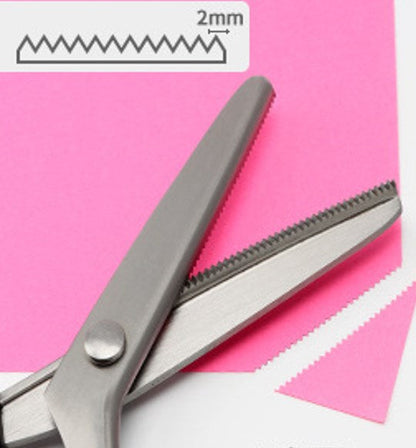 ✂️Jetzt 50 % Rabatt! DIY-Nähschere mit Wellenschliff – Zickzack-Schere, Stoffschneidewerkzeug gegen Ausfransen für Stoff, Papier und Bastelprojekte