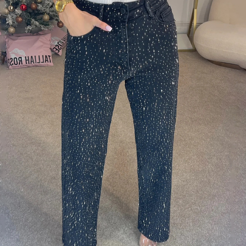 👖Kostenloser Versand✨ JEANS MIT ACCESSOIRES - Gerade Passform & Stretch, Inklusive Styling-Set, Versandkostenfrei für Limitierte Zeit 🚚💫