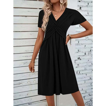 ✨ Kleid mit V-Ausschnitt & Cross-Front Design – leichter, fließender Stoff mit Falten – figurschmeichelnd & knitterarm