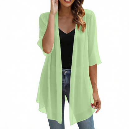 ☁️ So leicht wie eine Wolke – der Chiffon-Cardigan, der deinen Look im Handumdrehen aufwertet. Angenehm fallender Stoff, offene Vorderseite, perfekt für jede Figur. Dein neues Lieblingsteil für diese Saison! 🌸💫