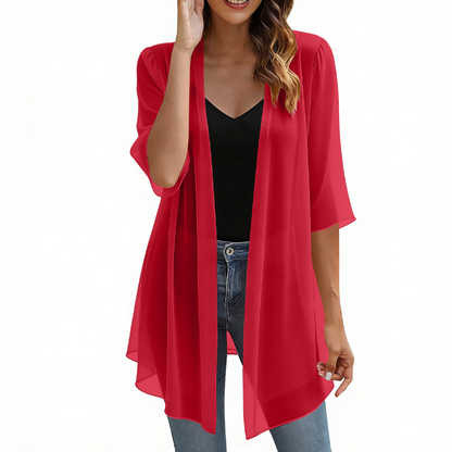 ☁️ So leicht wie eine Wolke – der Chiffon-Cardigan, der deinen Look im Handumdrehen aufwertet. Angenehm fallender Stoff, offene Vorderseite, perfekt für jede Figur. Dein neues Lieblingsteil für diese Saison! 🌸💫