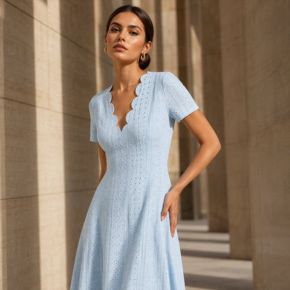 👗50% RABATT - V-Ausschnitt Lochstickerei-Kleid mit Muschelsaum – Leicht & Romantisch für Gartenpartys oder Brunch 🌿