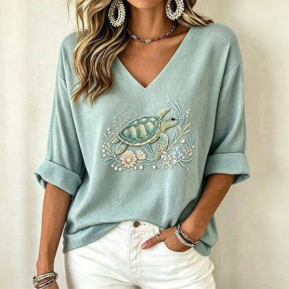 🌸 Print-T-Shirt mit V-Ausschnitt – Leichter Stoff, atmungsaktiv & vielseitig kombinierbar – Ideal für Frühling, Sommer & entspannte Stunden