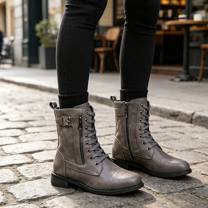 📢📢50%Rabatt!!!🎉✨Damen-Martinistiefel mit runder Zehenpartie & klobigem Absatz – Robuster Look, bequemer Sitz & vielseitig kombinierbar – Perfekt für Alltag, Freizeit & coole Auftritte