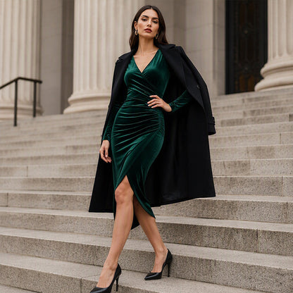 📢📢50% Rabatt!!! 🎉✨ Damen Samtkleid mit V-Ausschnitt & Raffung – Edler Samt, figurbetonter Schnitt und raffinierte Raffung – perfekt für einen glamourösen Look im Alltag & zu besonderen Anlässen. Jetzt -50%!