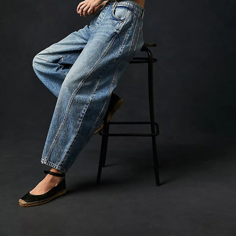 📢📢50% Rabatt!!! 🎉✨ Damen Retro-Jeans mit mittlerer Taille & gebogenem weitem Bein – Stylischer Retro-Schnitt, schmeichelhafte mittlere Taille und elegante weite Beine – perfekt für einen trendigen Look im Alltag & in der Freizeit. Jetzt -50%!