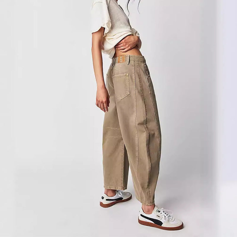 📢📢50% Rabatt!!! 🎉✨ Damen Retro-Jeans mit mittlerer Taille & gebogenem weitem Bein – Stylischer Retro-Schnitt, schmeichelhafte mittlere Taille und elegante weite Beine – perfekt für einen trendigen Look im Alltag & in der Freizeit. Jetzt -50%!